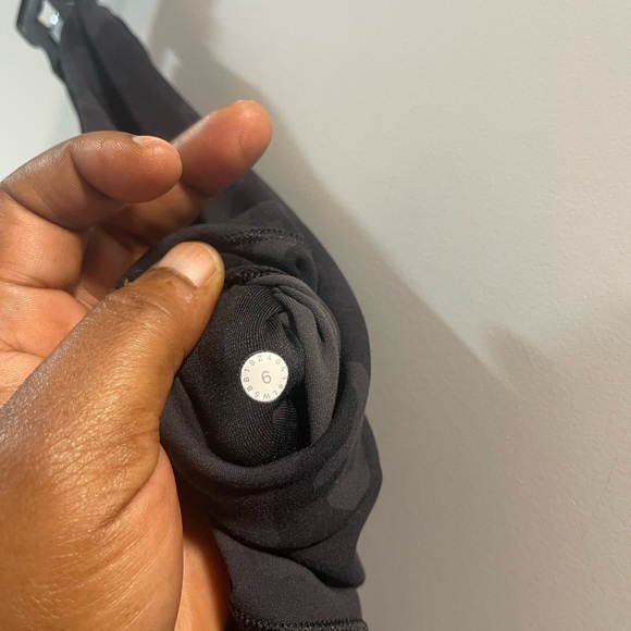 Lululemon Align Size 6 Very Good Condition Black Camouflage Leggings - Picture 4 of 5